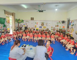 Phối hợp với Trạm Y Tế phường Mường Thanh khám sức khỏe cho...